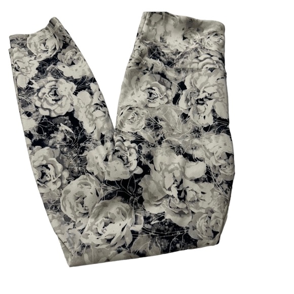 Balance Collection Floral
Leggings Size Medium - Picture 1 of 4